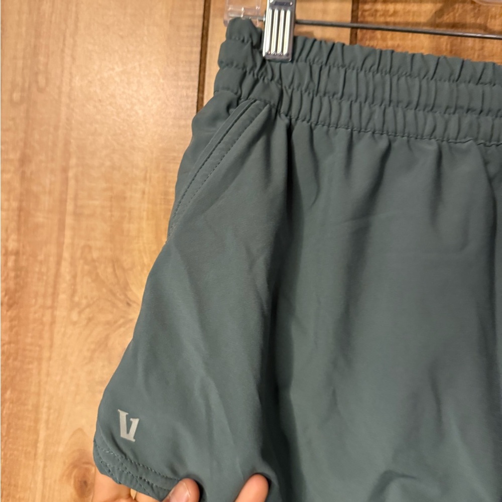 Vuori Clementine 2.0 Short 4" $58 Retail - Picture 7 of 10